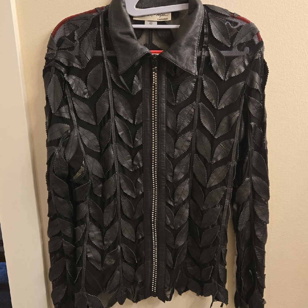 Elegant Black Leaf Pattern Leather Jacket